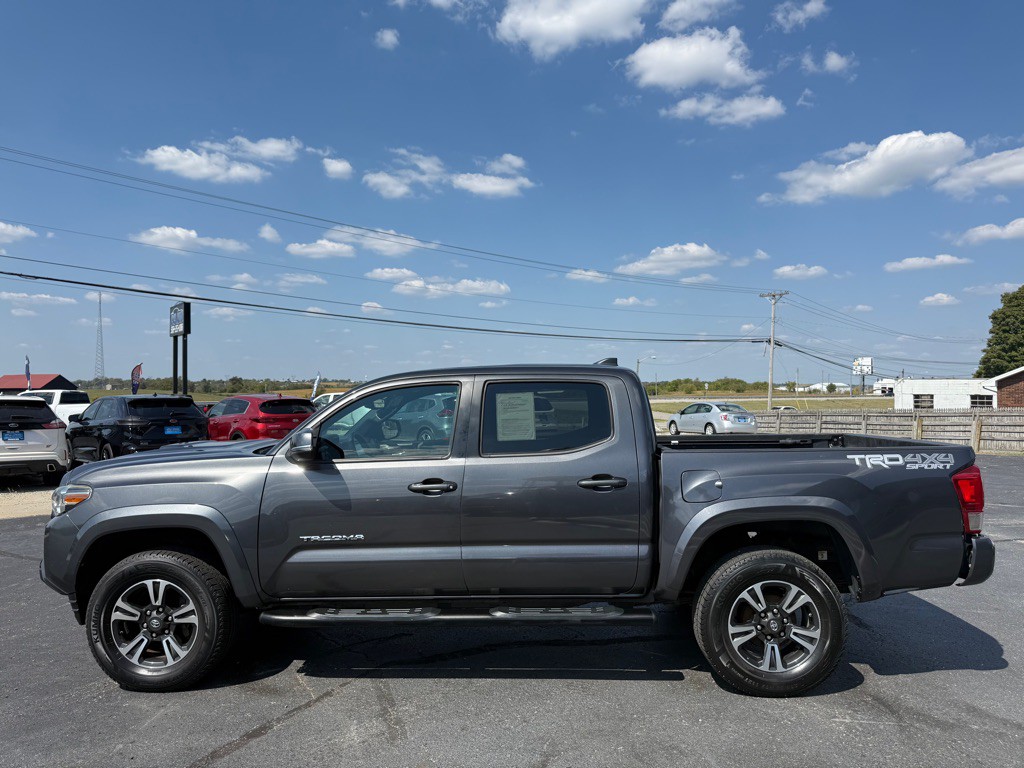 2017 Toyota Tacoma Image 2