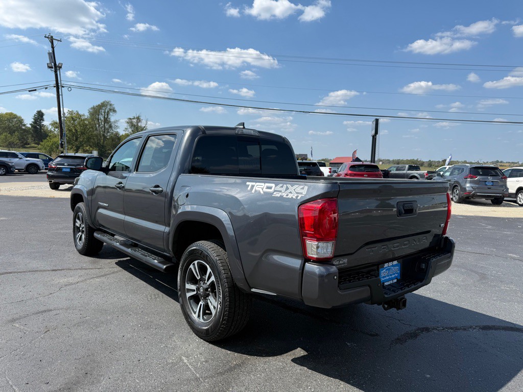 2017 Toyota Tacoma Image 3