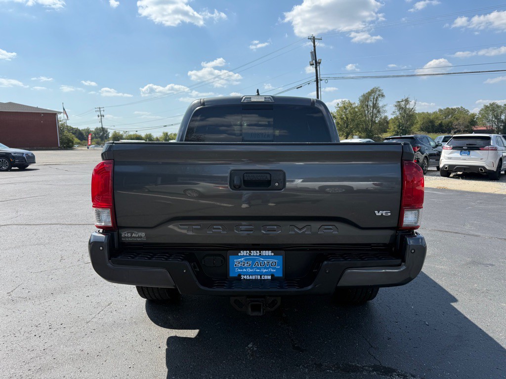 2017 Toyota Tacoma Image 4