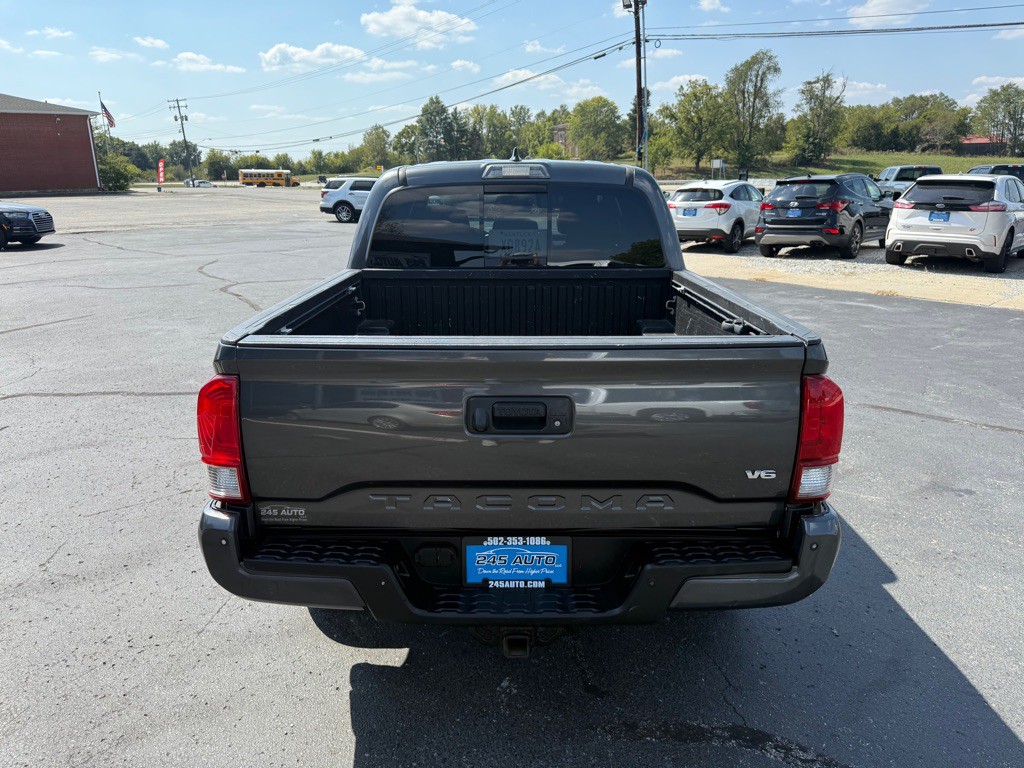 2017 Toyota Tacoma Image 5