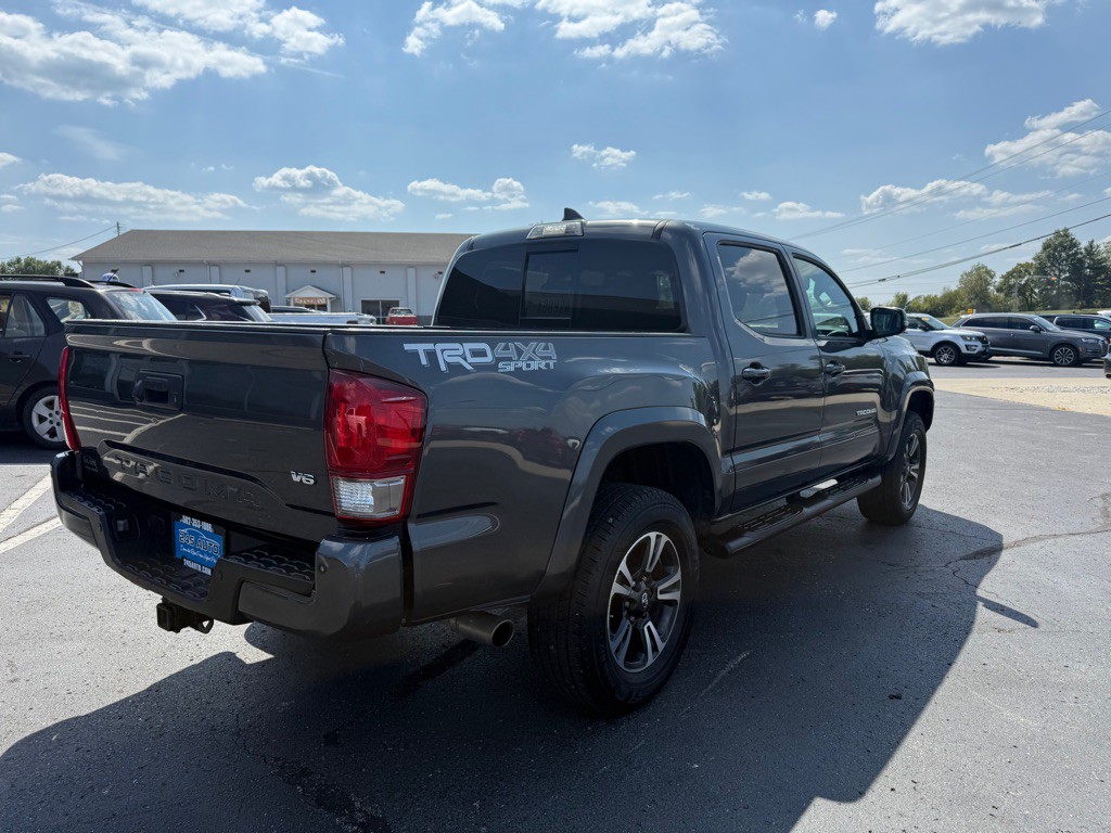 2017 Toyota Tacoma Image 6