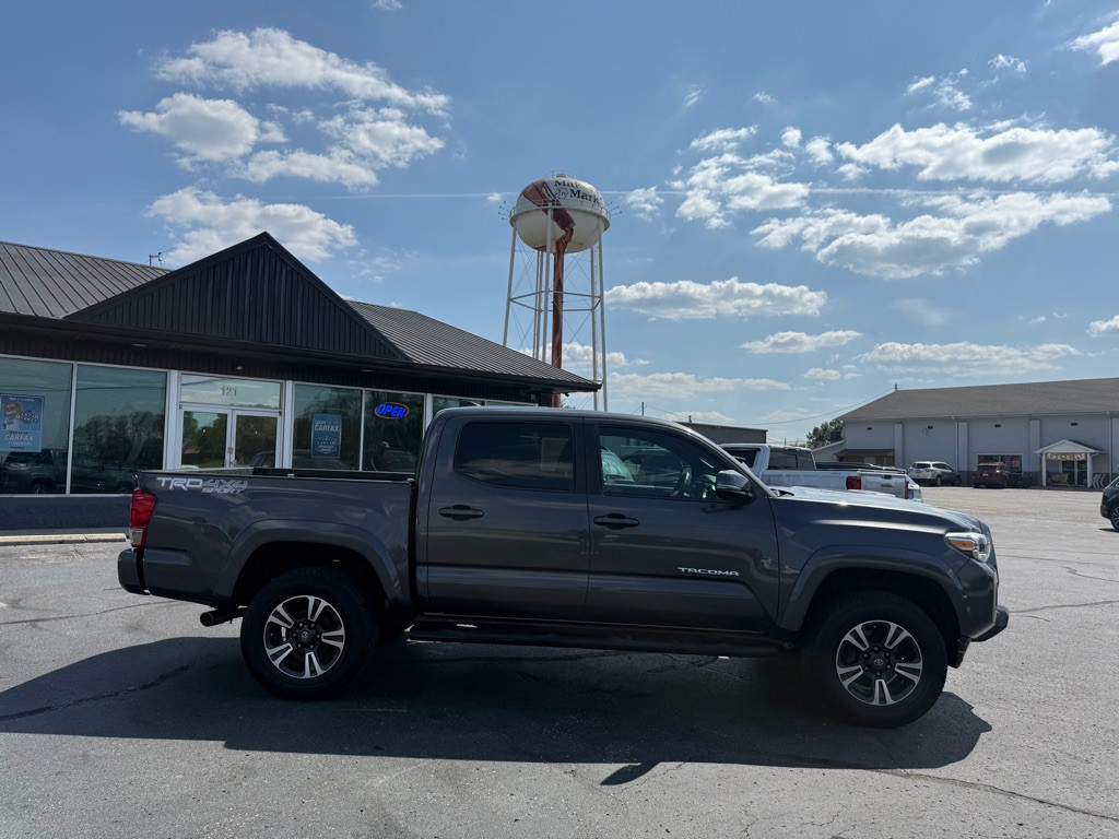 2017 Toyota Tacoma Image 7