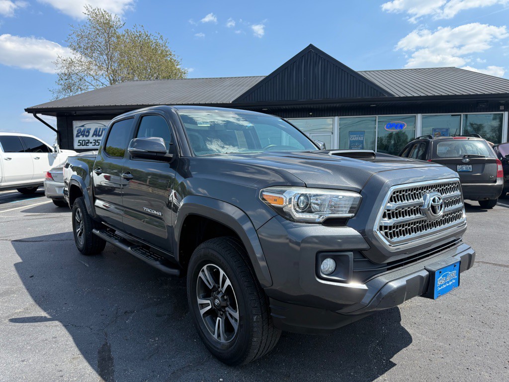 2017 Toyota Tacoma Image 8