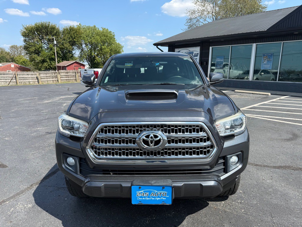 2017 Toyota Tacoma Image 9