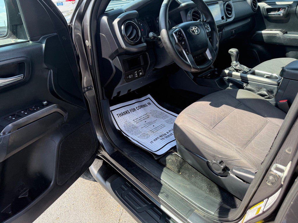 2017 Toyota Tacoma Image 12