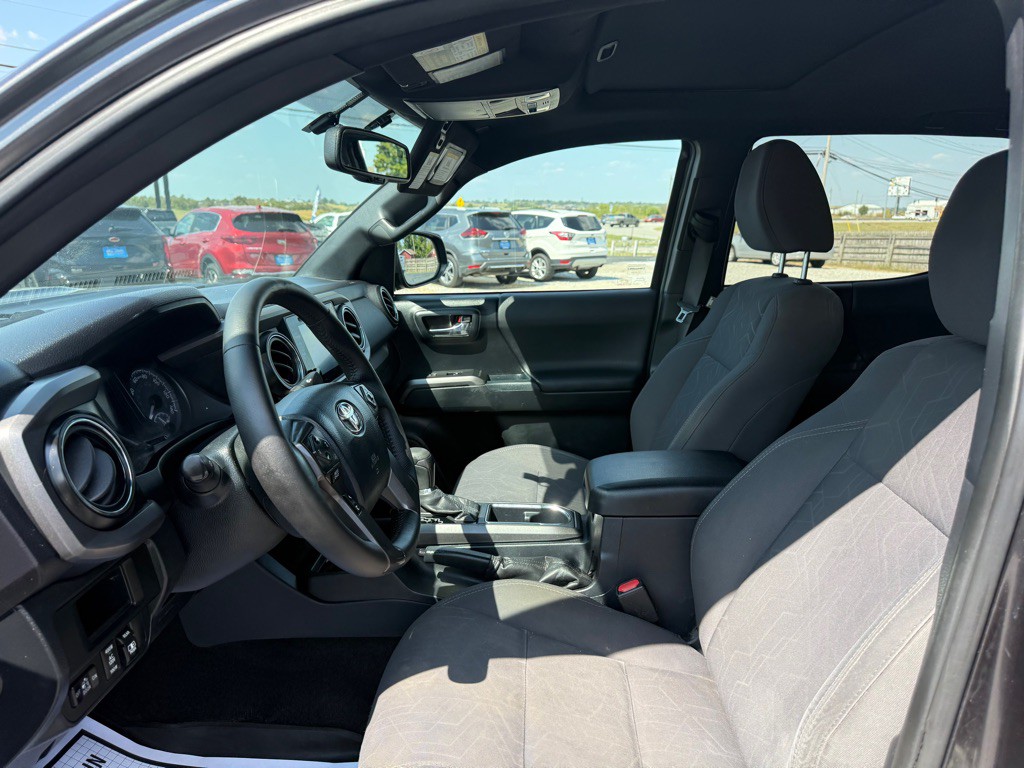 2017 Toyota Tacoma Image 13