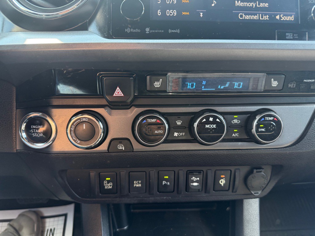 2017 Toyota Tacoma Image 17