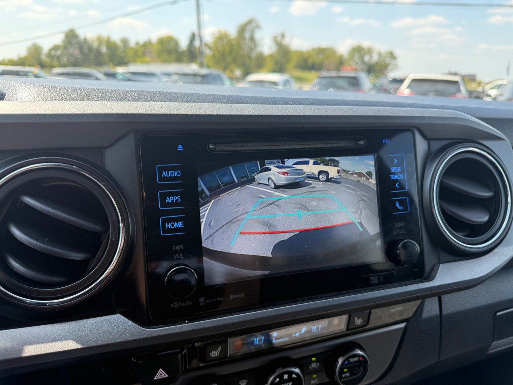 2017 Toyota Tacoma Image 20