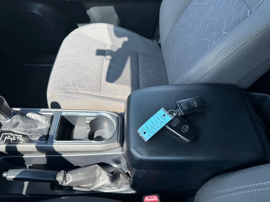 2017 Toyota Tacoma Image 21