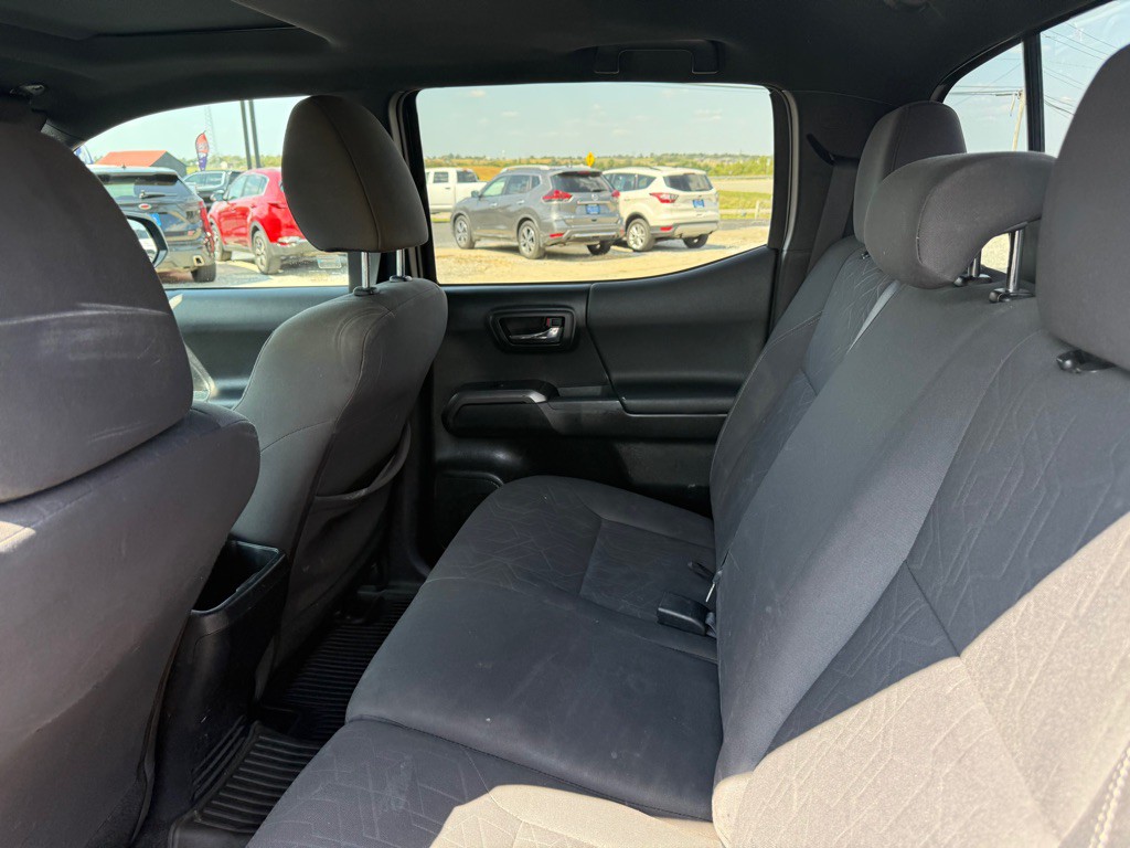 2017 Toyota Tacoma Image 27