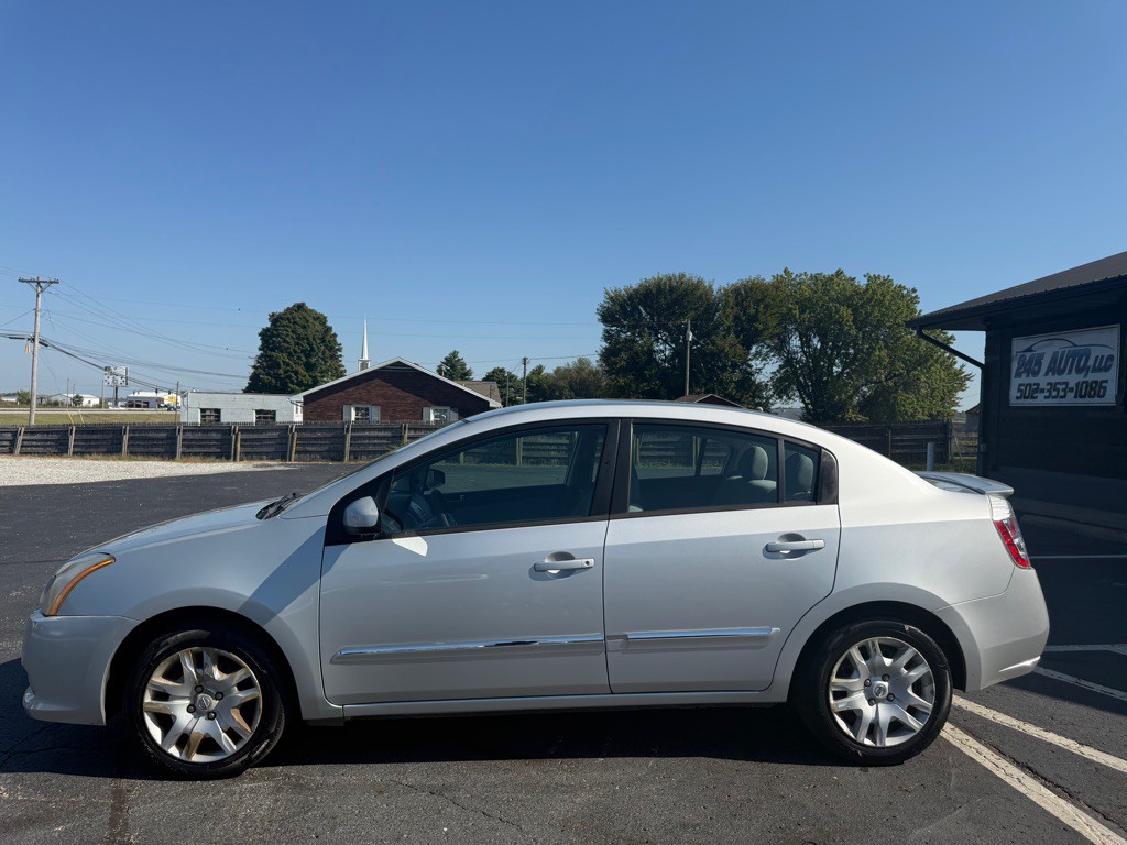 2011 Nissan Sentra Image 2