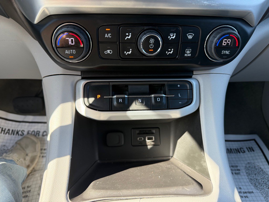 2023 GMC Acadia Image 17