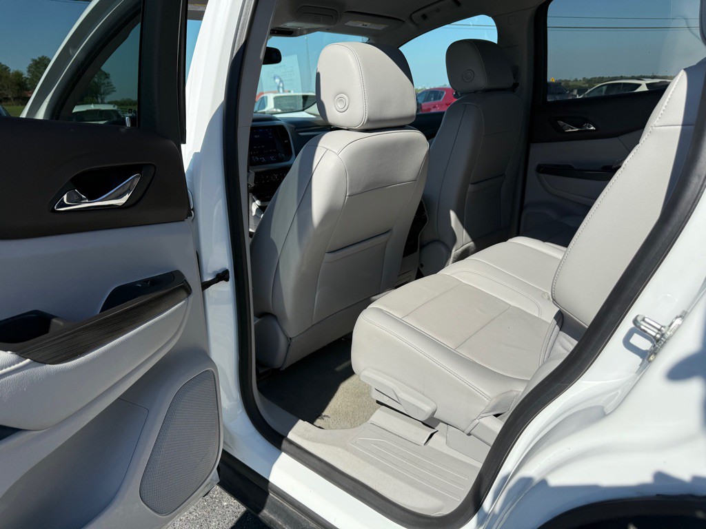 2023 GMC Acadia Image 25