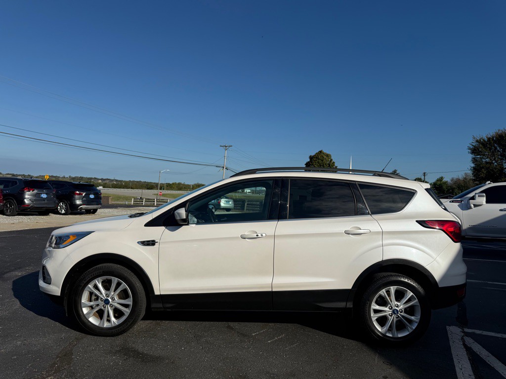 2019 Ford Escape Image 2