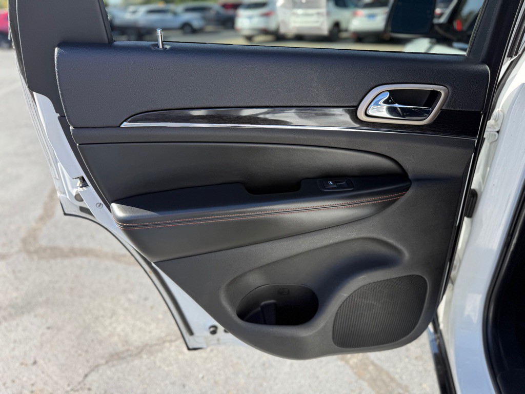 2016 Jeep Grand Cherokee Image 24