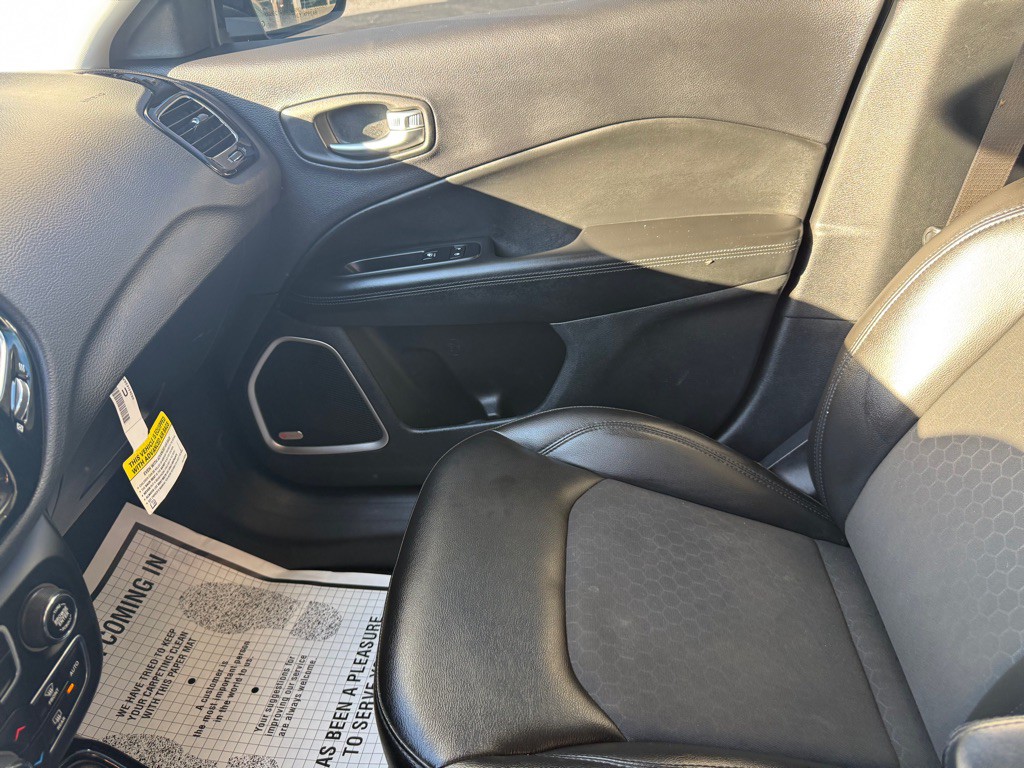 2018 Jeep Compass Image 18
