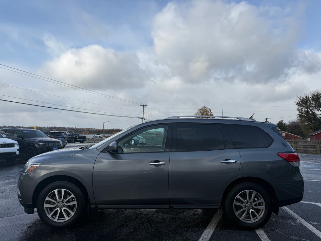 2015 Nissan Pathfinder Image 2