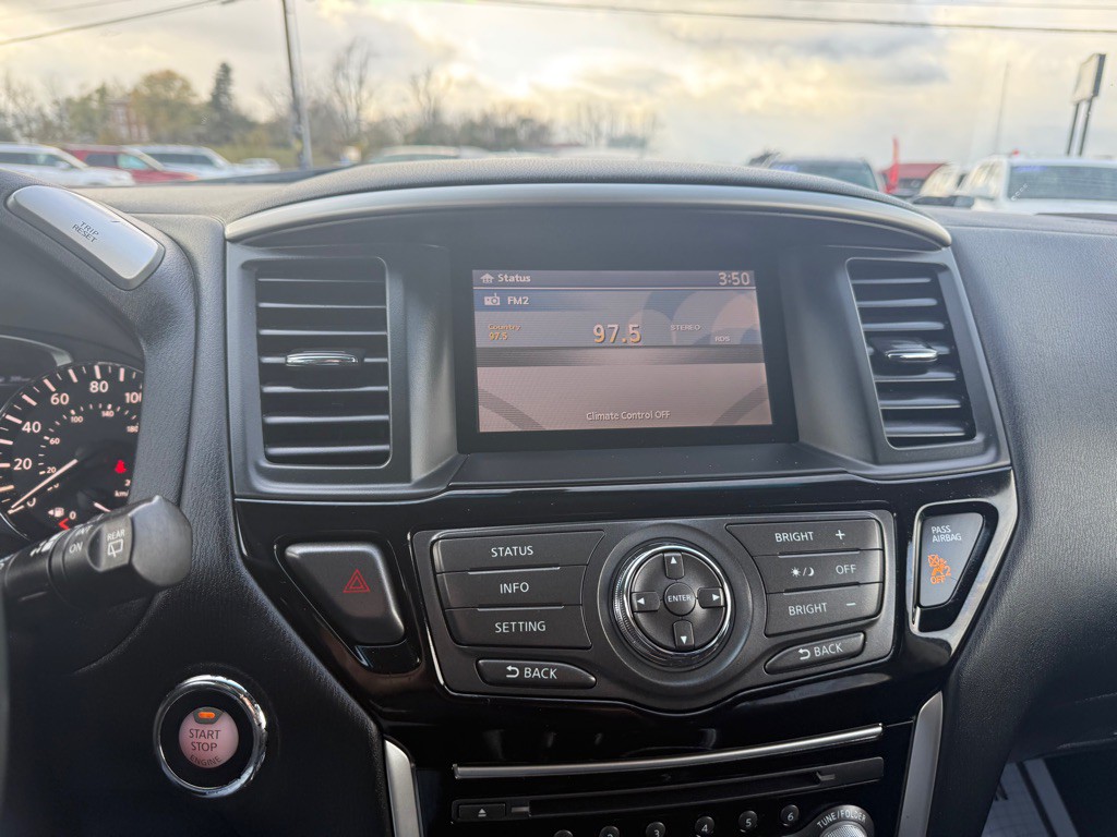 2015 Nissan Pathfinder Image 14