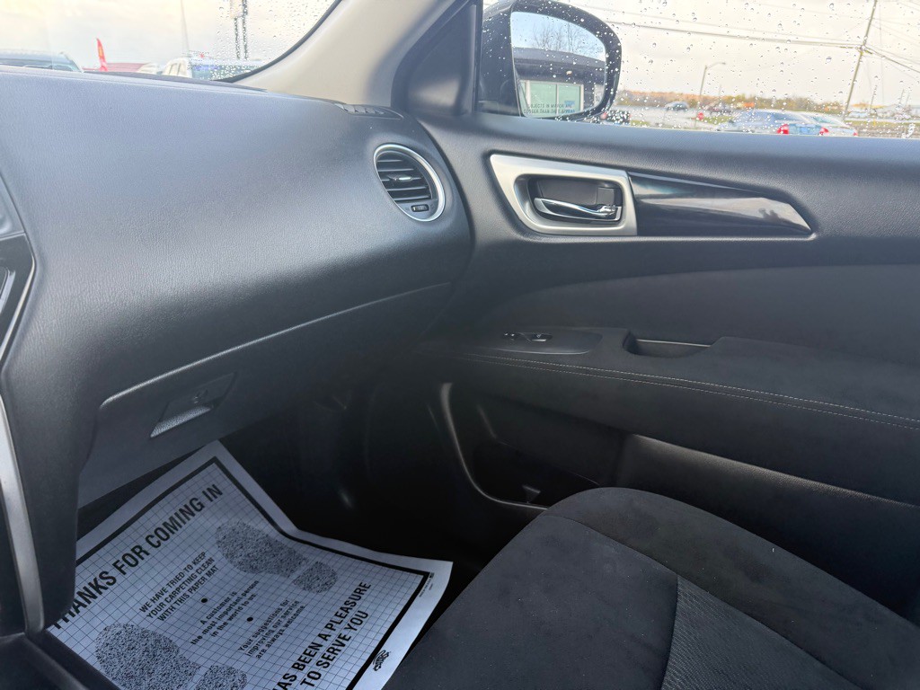 2015 Nissan Pathfinder Image 18