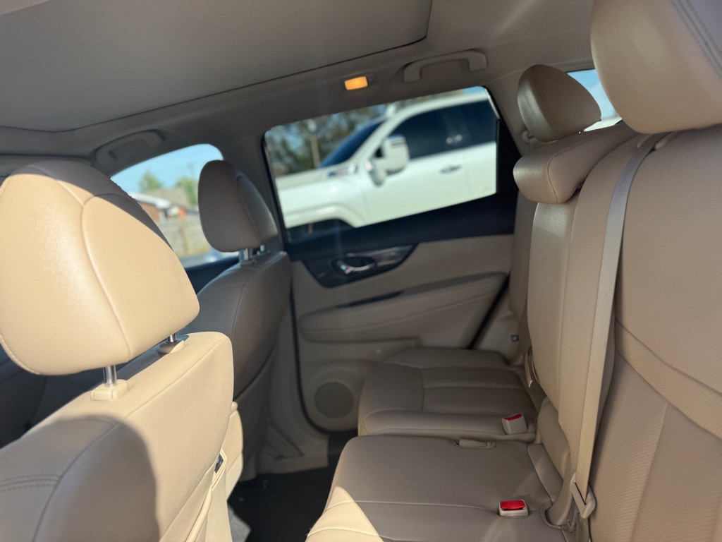 2020 Nissan Rogue Image 25