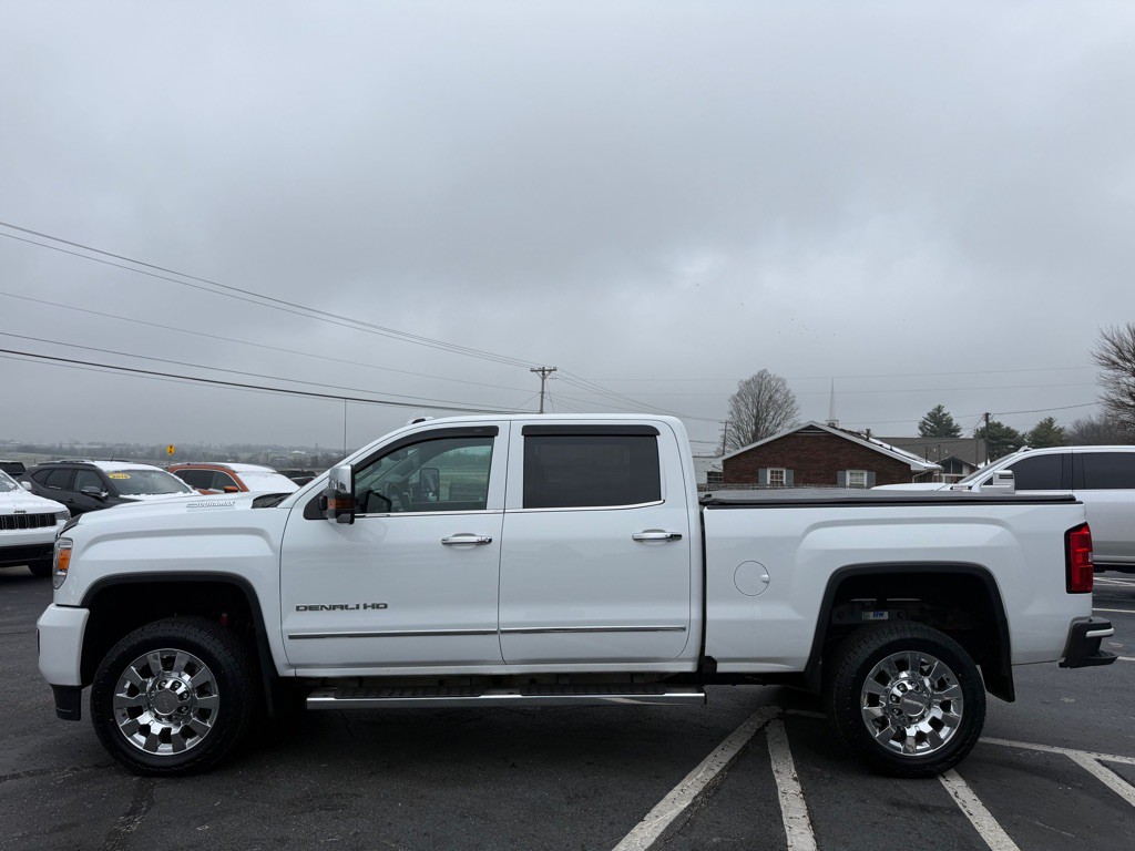 2019 GMC Sierra Image 2