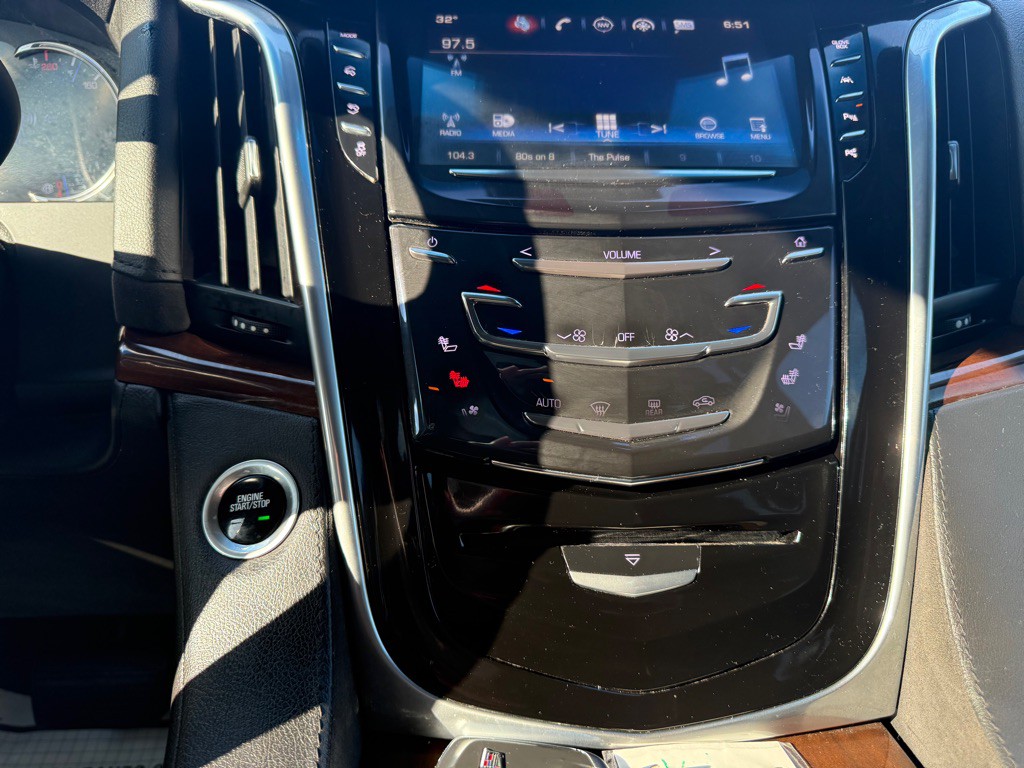 2019 Cadillac Escalade Image 19