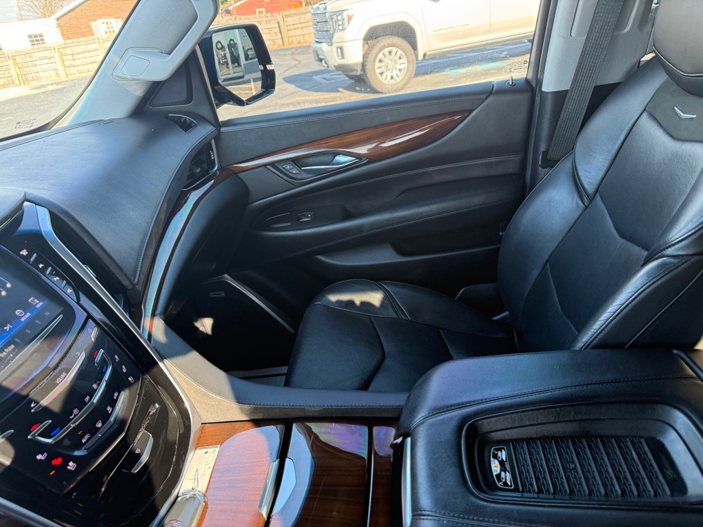 2019 Cadillac Escalade Image 21