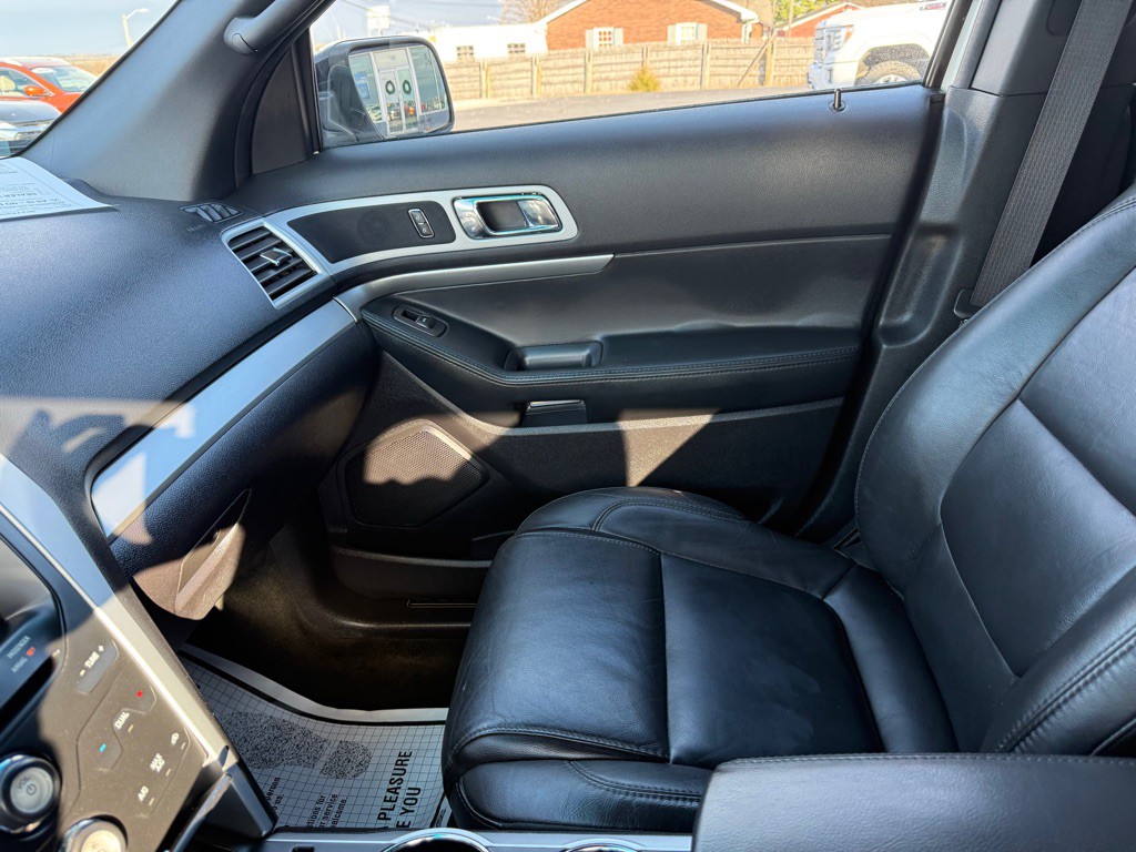 2015 Ford Explorer Image 18