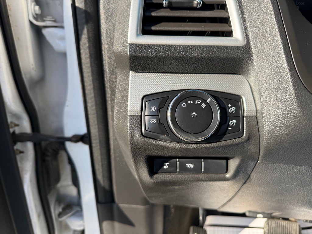 2015 Ford Explorer Image 23