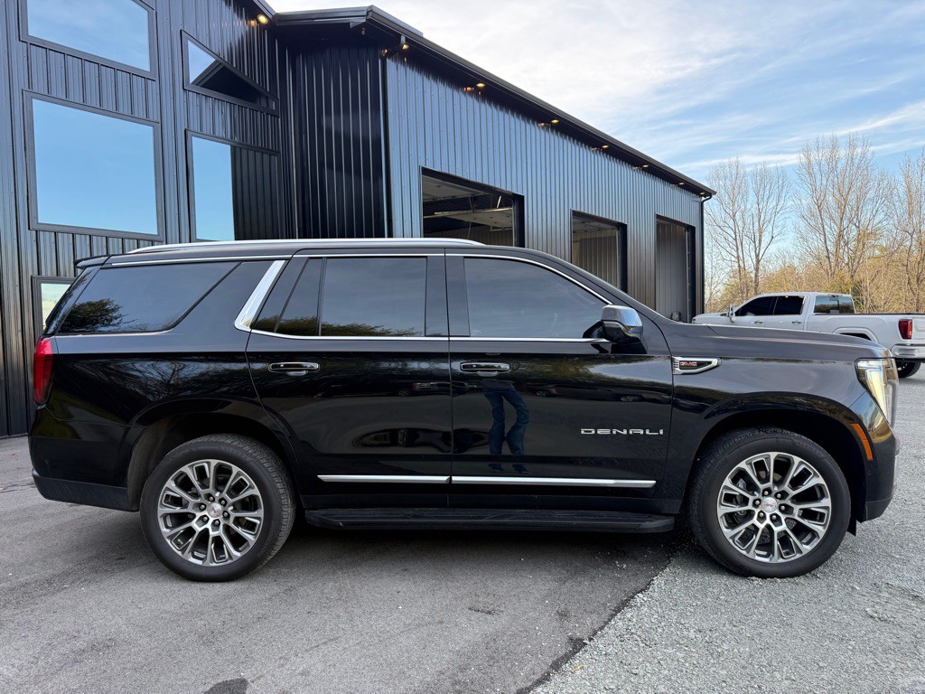 2025 GMC Yukon Image 2
