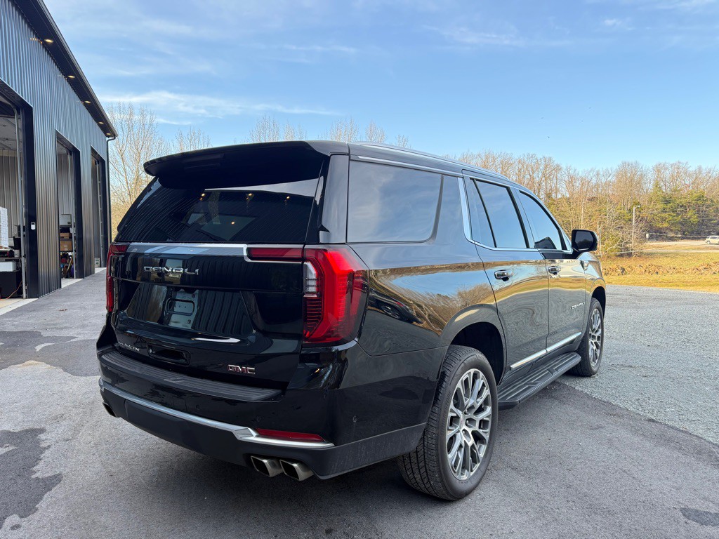 2025 GMC Yukon Image 3