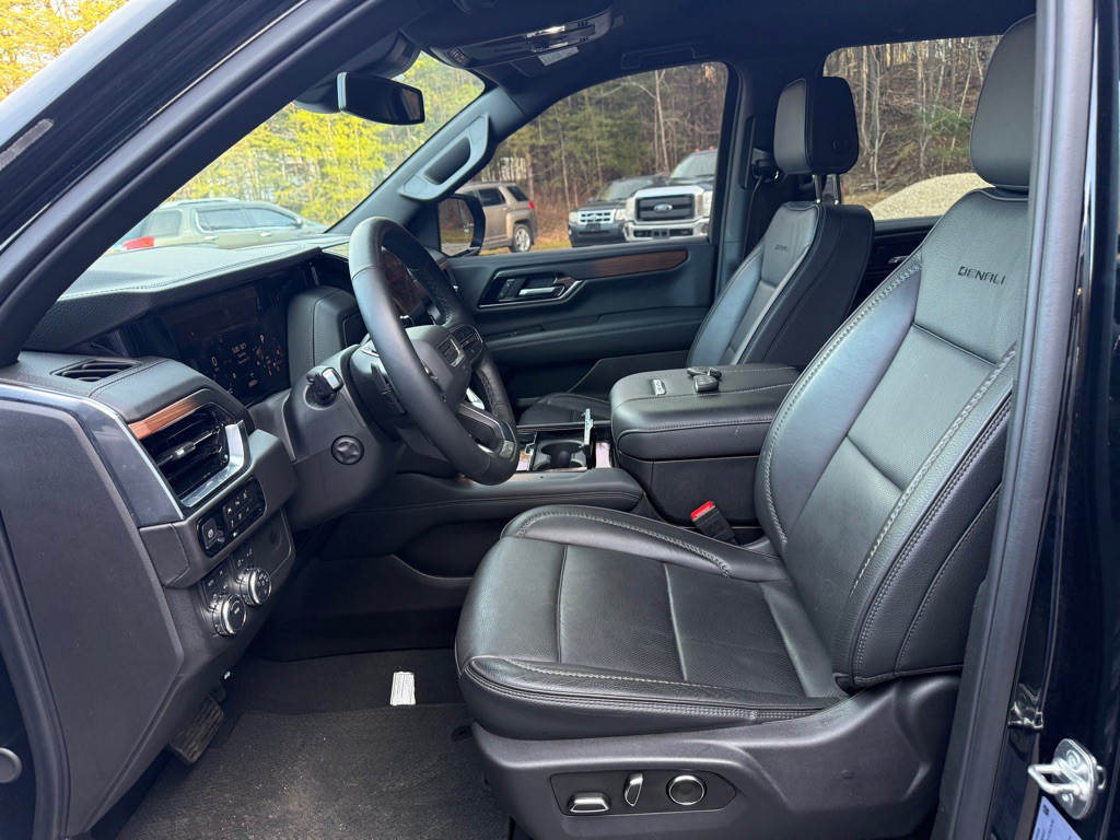 2025 GMC Yukon Image 9