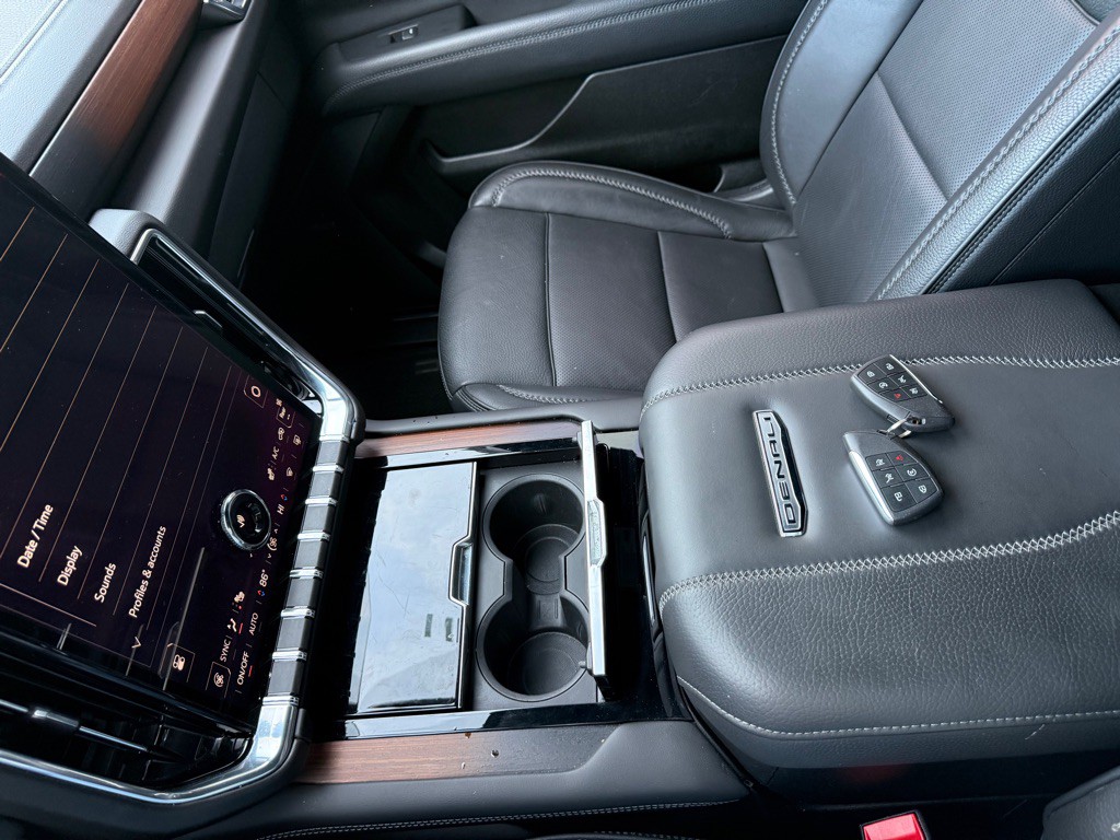 2025 GMC Yukon Image 16