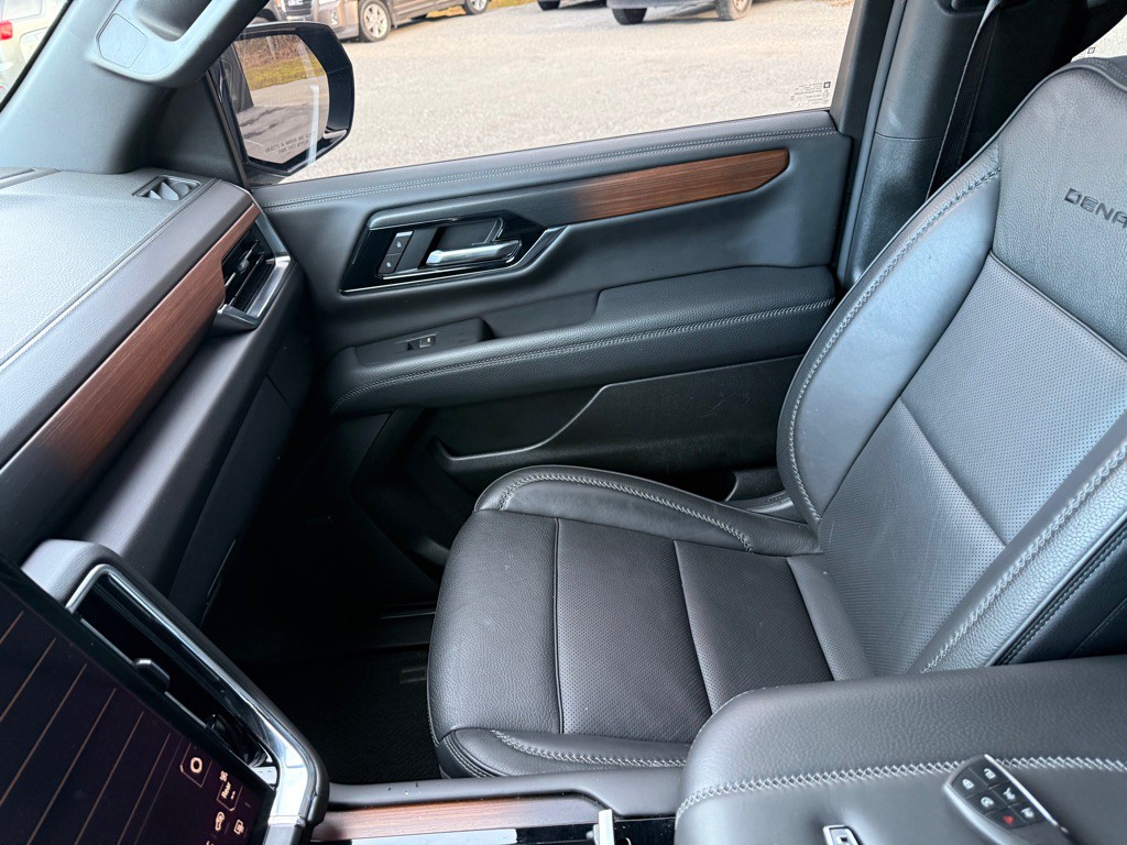 2025 GMC Yukon Image 17