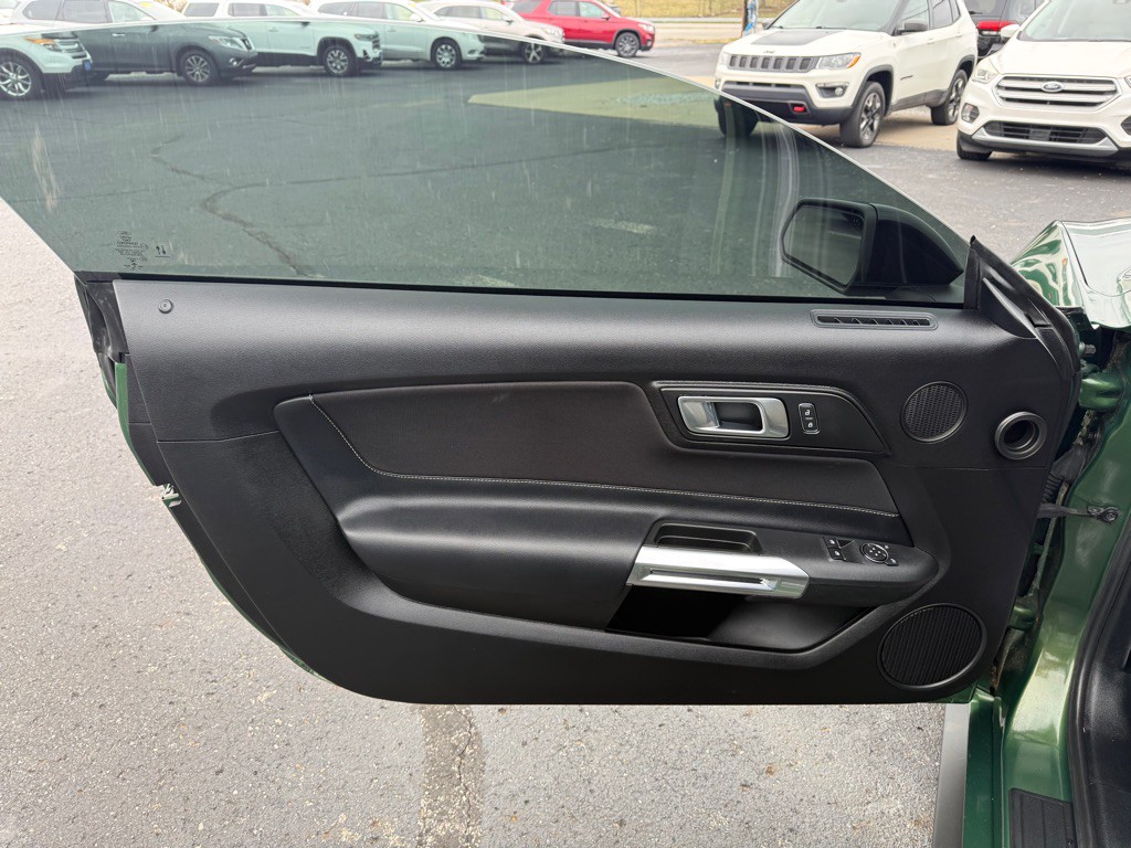 2022 Ford Mustang Image 9