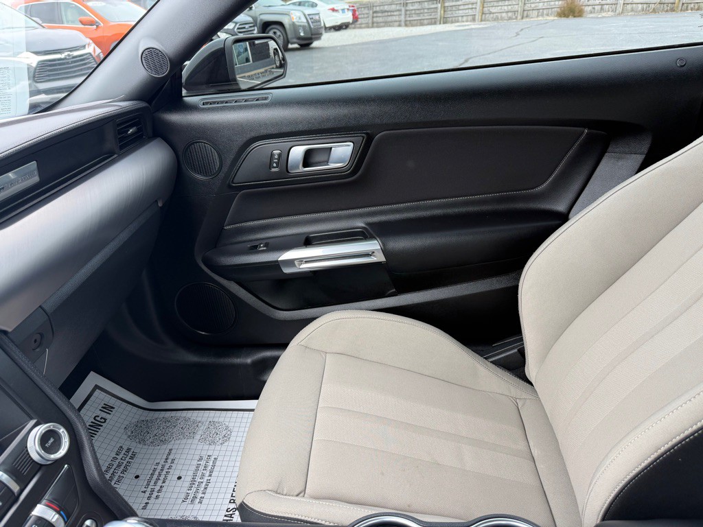 2022 Ford Mustang Image 16