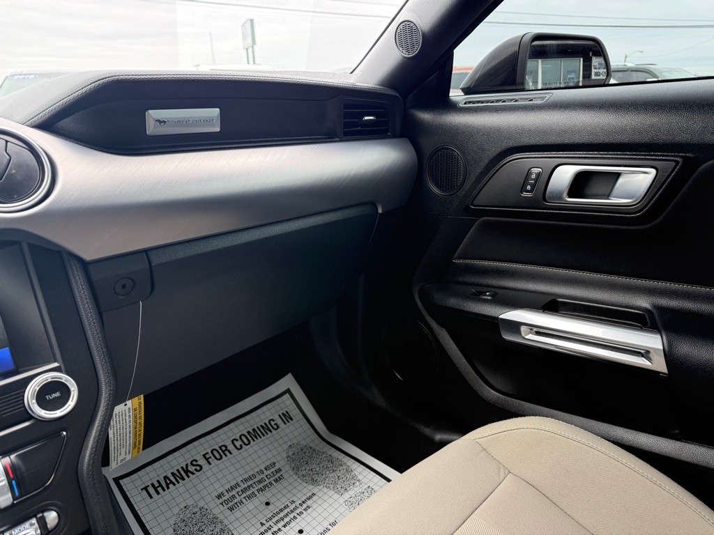 2022 Ford Mustang Image 17