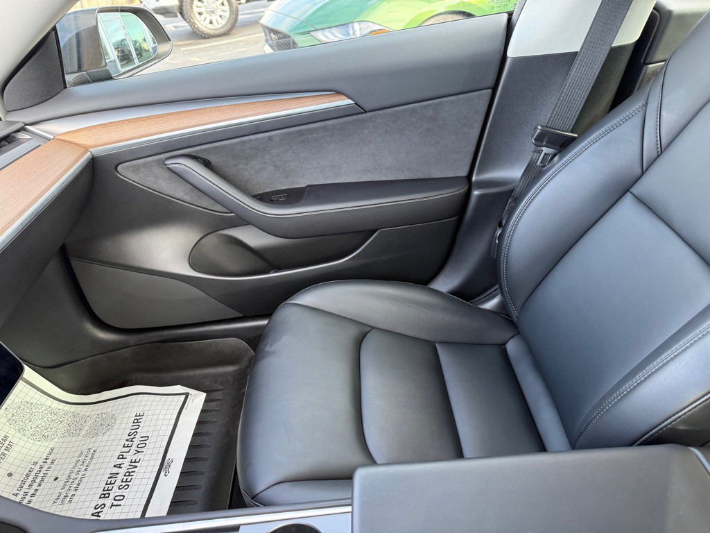 2022 Tesla Model 3 Image 18