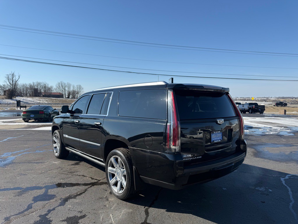 2016 Cadillac Escalade Image 3