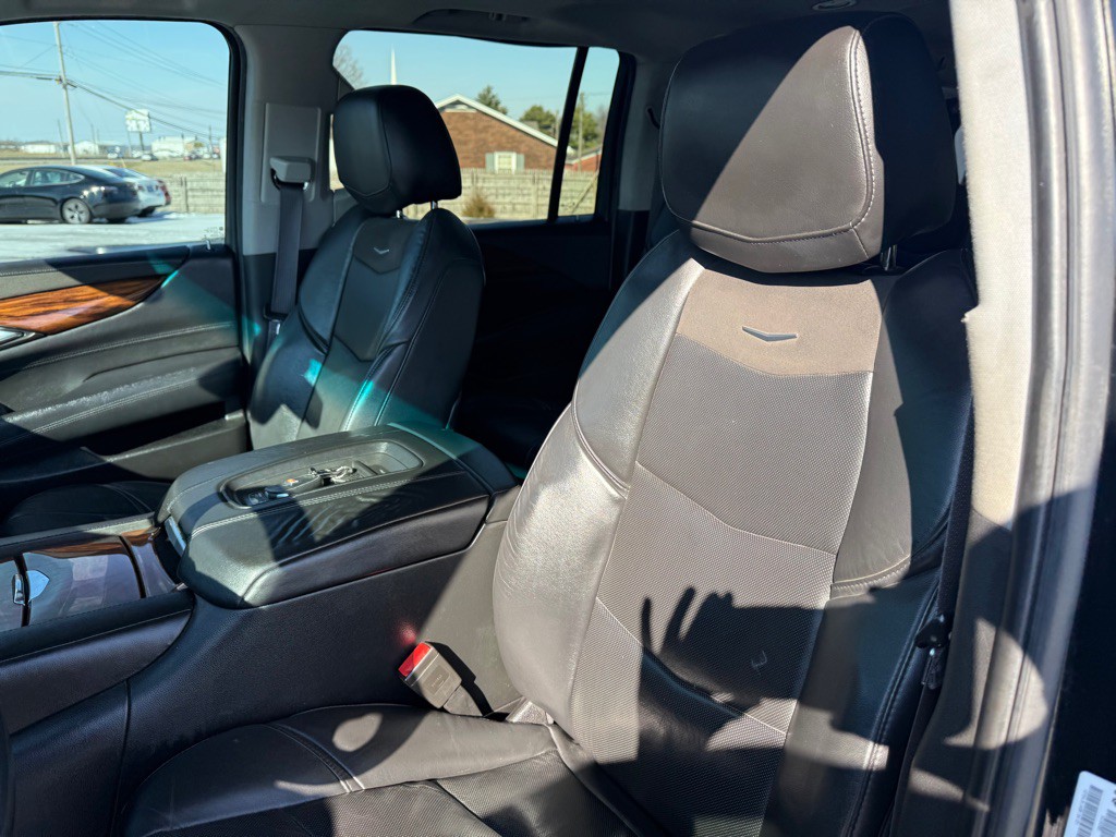2016 Cadillac Escalade Image 11