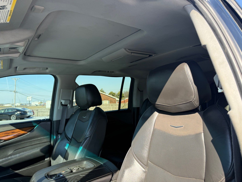 2016 Cadillac Escalade Image 12