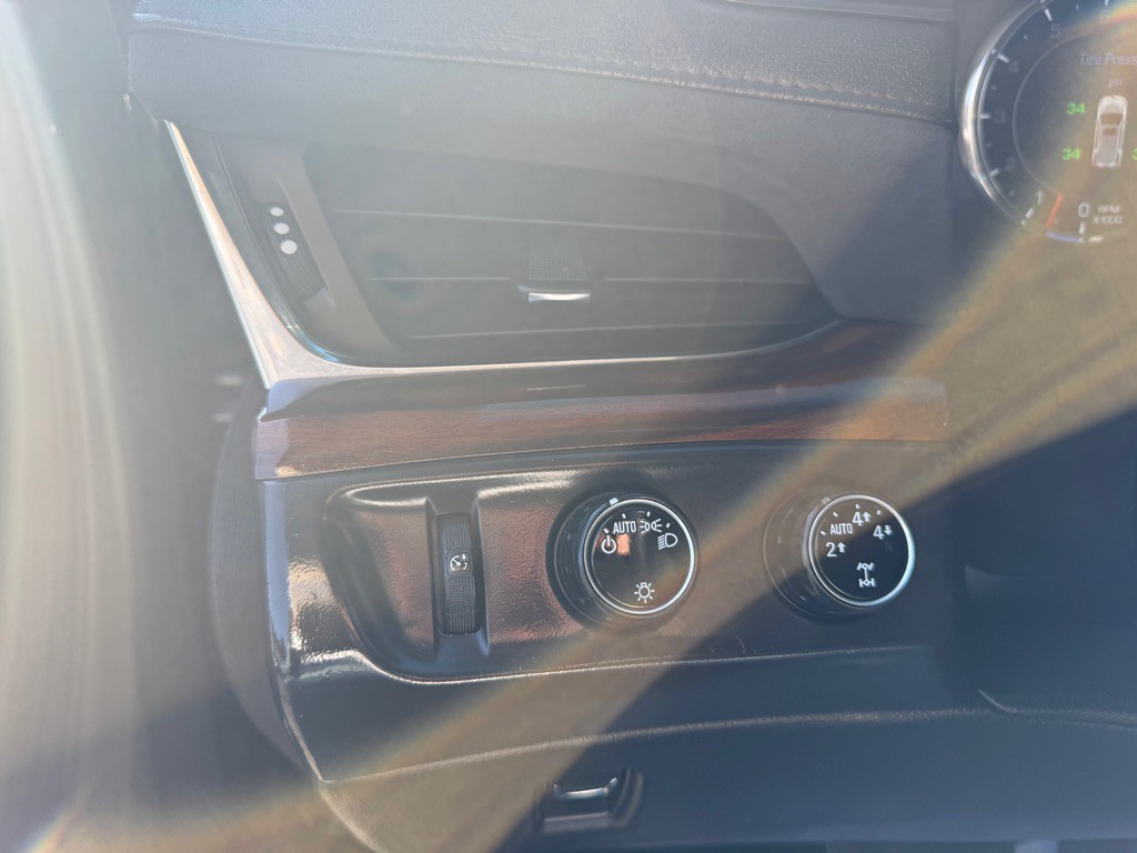 2016 Cadillac Escalade Image 13