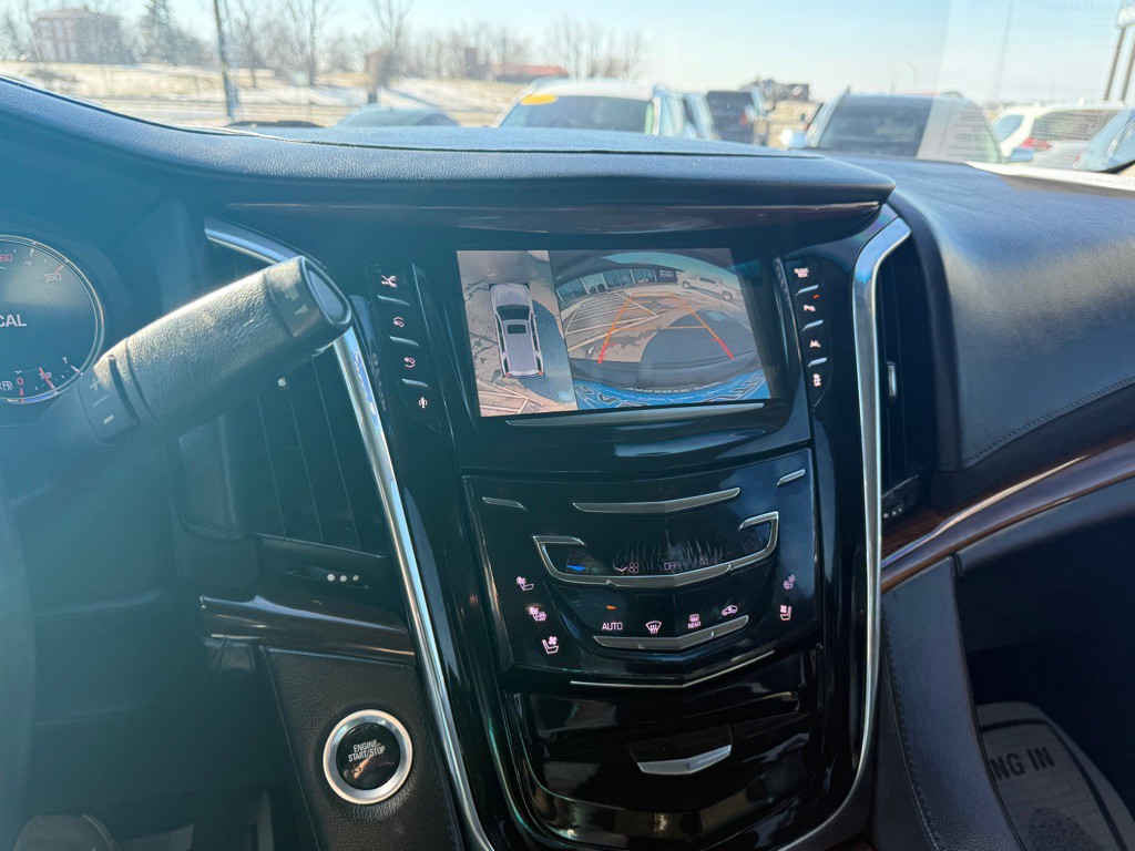 2016 Cadillac Escalade Image 16