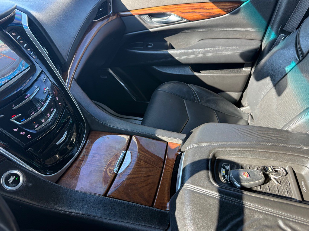 2016 Cadillac Escalade Image 17