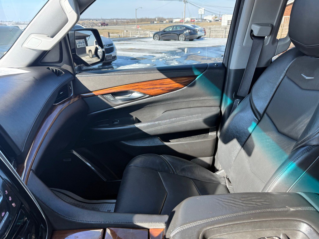 2016 Cadillac Escalade Image 18