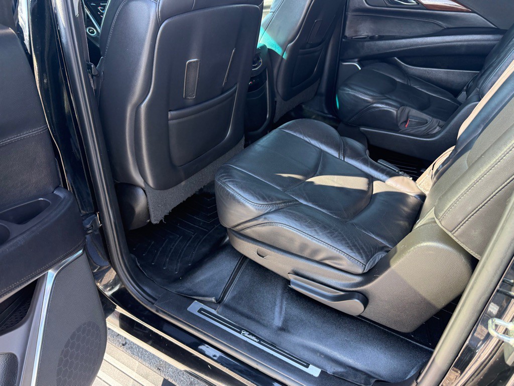 2016 Cadillac Escalade Image 21