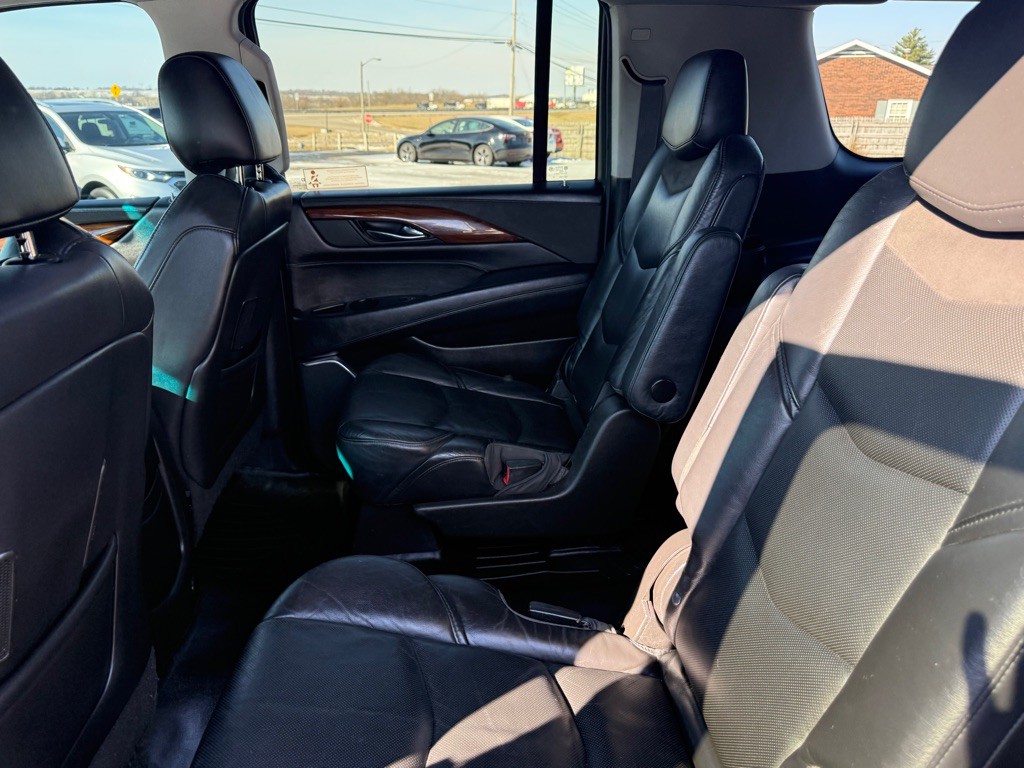 2016 Cadillac Escalade Image 22