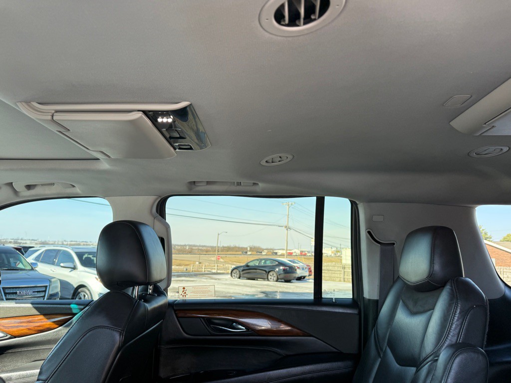 2016 Cadillac Escalade Image 25