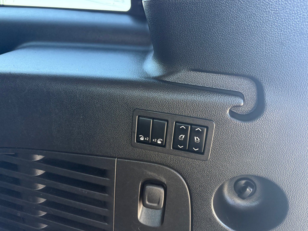 2016 Cadillac Escalade Image 28