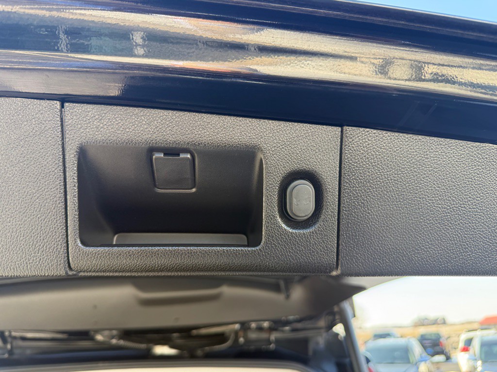 2016 Cadillac Escalade Image 29